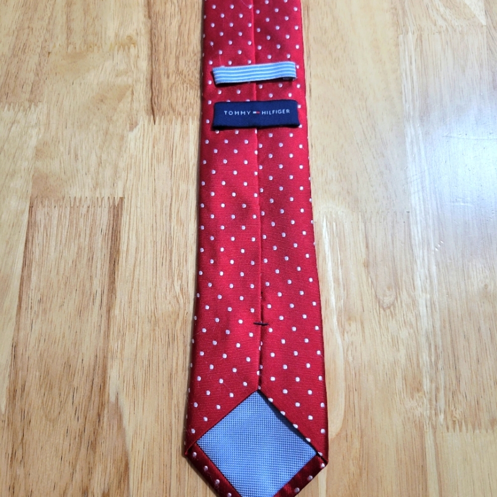 Beautiful Men's Silk Dotted Tie